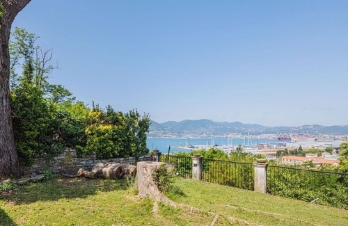 La Spezia House | Beautiful private villa for 7 people with WIFI, TV, patio and pets allowed