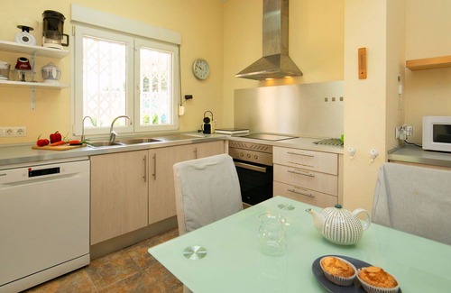 L'Alfas del Pi House | Beautiful private villa for 6 guests with A/C, WIFI, private pool, TV and patio