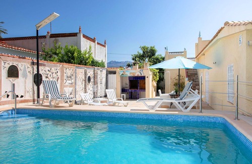 L'Alfas del Pi House | Beautiful private villa for 6 guests with A/C, WIFI, private pool, TV and patio