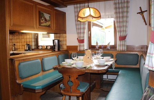 Niedernsill Villa | Beautiful private villa for 24 people with WIFI, TV, terrace and pets allowed