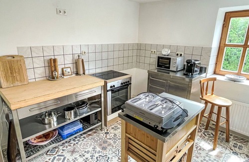 Gottfrieding House | Beautiful private villa for 15 people with WIFI, TV, terrace, pets allowed and parking