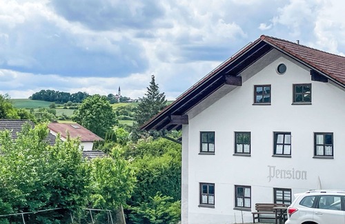 Gottfrieding House | Beautiful private villa for 15 people with WIFI, TV, terrace, pets allowed and parking