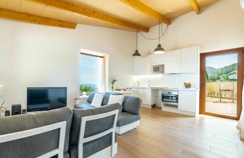 Banyalbufar House | Beautiful private villa for 2 people with A/C, WIFI, TV and patio