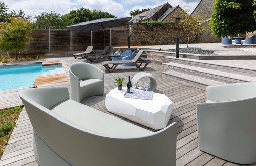 Le Tronchet Villa | Beautiful private villa for 12 people with private pool, WIFI, TV, terrace and parking