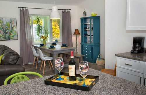 Englewood East House | Beautiful private & immaculate- Sunny-Side-Up cottage 4.7 mi to Englwood beach