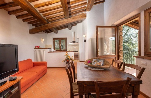 Roccastrada Villa | Beautiful private villa with private pool, WIFI, TV, patio, pets allowed, panoramic view and par.