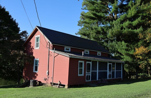 Freeport Cottage | Beautiful Private Lakefront Cottage with Hot tub
