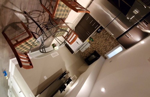Brampton House | BEAUTIFUL PRIVATE ONE BEDROOM APARTMENT ON AIRPORT ROAD!