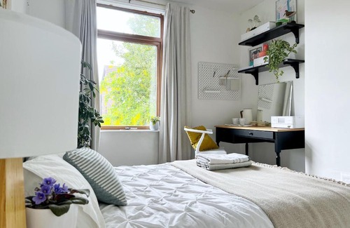 Levenshulme House | Beautiful Private Room in Levenshulme