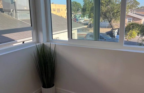 Los Angeles Apartment | Beautiful private upstairs studio close to USC, LAX, SOFI, BMO