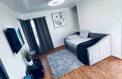 Los Angeles Apartment | Beautiful private upstairs studio close to USC, LAX, SOFI, BMO