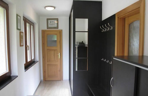 Dobren Villa | Beautiful private villa for 8 people with WIFI, TV, patio, pets allowed and parking
