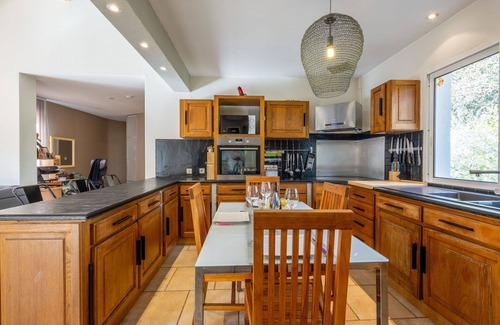 Corneilhan House | Beautiful private villa for 6 guests with WIFI, A/C, private pool, TV, patio and parking