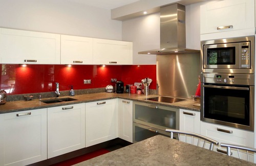 Villelaure House | Beautiful private villa for 6 guests with WIFI, private pool, A/C, TV, terrace and pets allowed