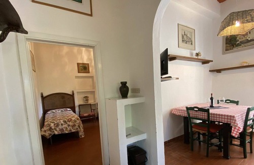 Toiano Villa | Beautiful private villa for 3 people with TV, terrace and parking