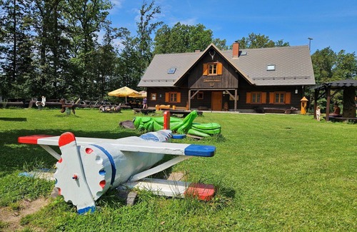 Byst Villa | Beautiful private villa for 12 guests with WIFI, TV, pets allowed and parking