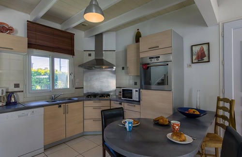 Cleder House | Beautiful private villa for 6 people with WIFI, TV, terrace and pets allowed
