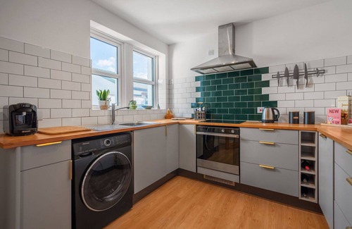 Drumnadrochit Villa | Beautiful private villa for 2 guests with WIFI, TV, patio and parking