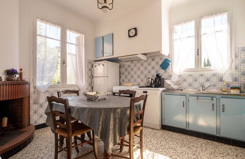 Montauriol House | Beautiful private villa for 7 people with TV, terrace and parking