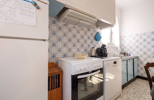 Montauriol House | Beautiful private villa for 7 people with TV, terrace and parking