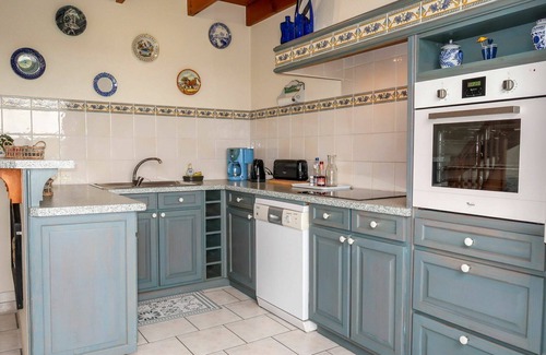 Primelin House | Beautiful private villa for 2 people with TV, terrace and parking