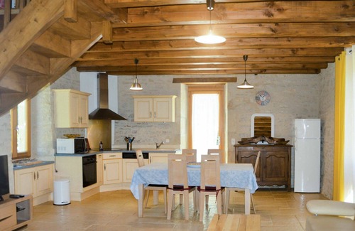 Pontcirq Villa | Beautiful private villa for 6 people with private pool, WIFI, TV, terrace, pets allowed and park.