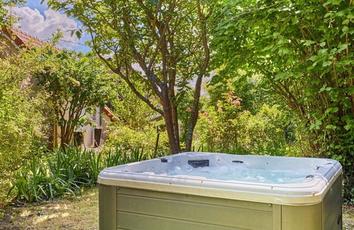 Glatigny House | Beautiful private villa for 4 people with hot tub, TV, terrace, pets allowed and parking