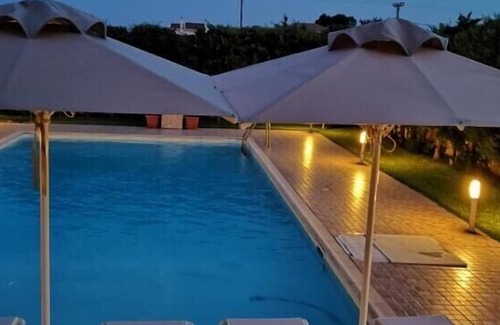 Schinias Villa | Beautiful private villa with large pool near the beach