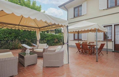 Lido di Camaiore House | Beautiful private villa for 6 people with WIFI, TV, patio and pets allowed