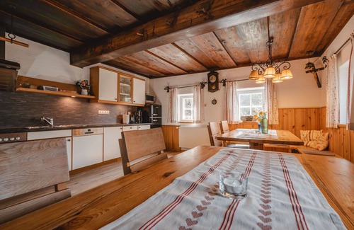 Abtenau Villa | Beautiful private villa for 12 guests with WIFI, TV and parking