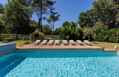 Magescq Villa | Beautiful private villa for 8 people with A/C, WIFI, private pool, TV, terrace and parking
