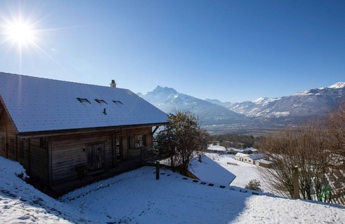 Ollon House | Beautiful private villa for 8 people with WIFI, TV, balcony and parking