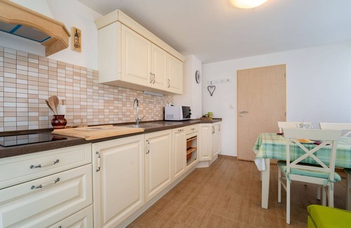 Hetlin House | Beautiful private villa for 2 guests with WIFI, TV and parking