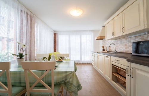 Hetlin House | Beautiful private villa for 2 guests with WIFI, TV and parking