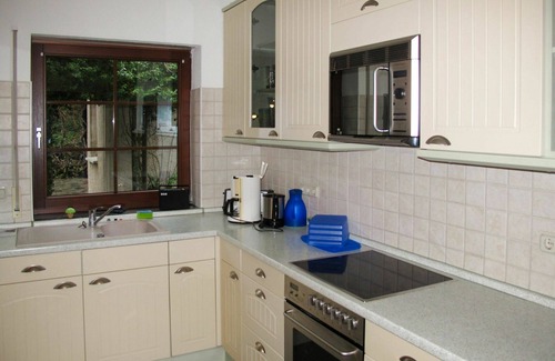 Murchin House | Beautiful private villa for 6 guests with WIFI, TV, terrace and parking