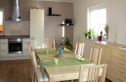 Godern House | Beautiful private villa for 8 people with TV, terrace, pets allowed and parking