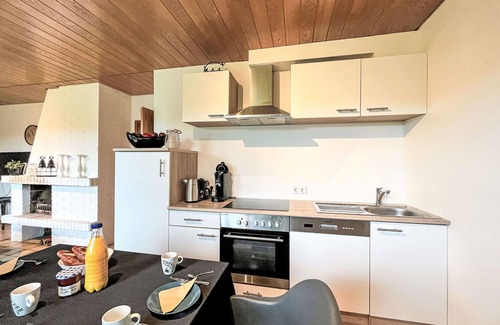Hausen House | Beautiful private villa for 8 people with WIFI, TV, terrace, pets allowed and parking