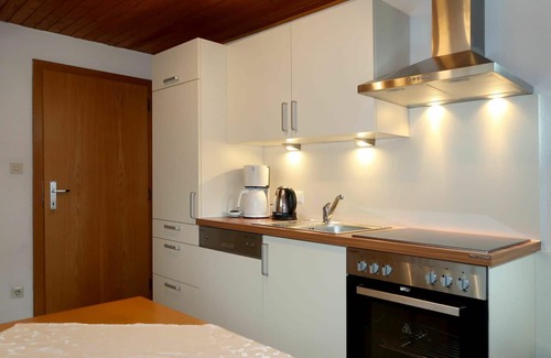 Pfunds House | Beautiful private villa for 15 people with WIFI, TV, patio and parking