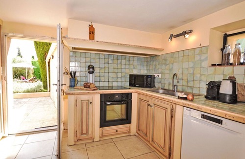 Cucuron House | Beautiful private villa for 9 people with WIFI, private pool, TV and terrace