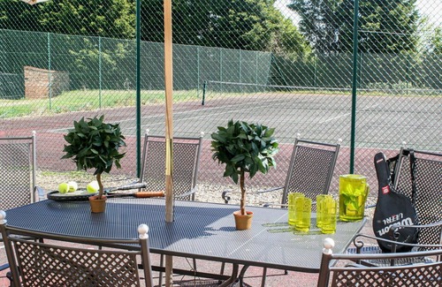 Worton House | Beautiful private villa for 8 people with WIFI, TV and parking