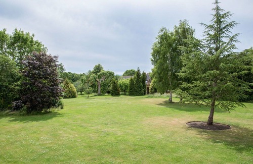 Worton House | Beautiful private villa for 8 people with WIFI, TV and parking