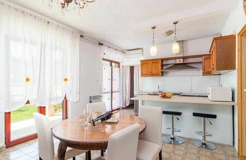 Rakotule House | Beautiful private villa with A/C, WIFI, private pool, TV, terrace, pets allowed and parking