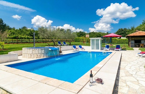 Rakotule House | Beautiful private villa with A/C, WIFI, private pool, TV, terrace, pets allowed and parking