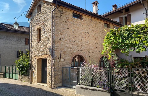 Feltre House | Beautiful private villa for 4 guests with A/C, WIFI and TV