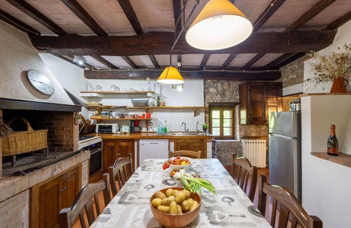 Monticiano Villa | Beautiful private villa for 6 guests with WIFI, private pool, TV, patio, pets allowed and parking