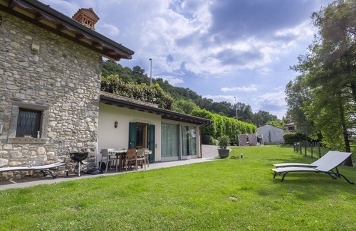 Cremignane Villa | Beautiful private villa with WIFI, A/C, private pool, TV, patio, pets allowed and parking