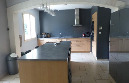 Eygalieres Villa | Beautiful property in the village of Eygalières, quiet, pool, air conditioning