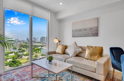 Overtown Apartment | Beautiful Property with King Bed & Free Parking