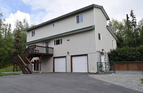 Gateway House | Beautiful quiet home on 2 acres. Many amenities. 2 person Jacuzzi tub!