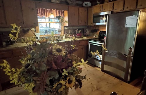 Dial Cabin | Beautiful Real Log Cabin. Not your average cabin! Hot Tub. Wifi. Fire Pit